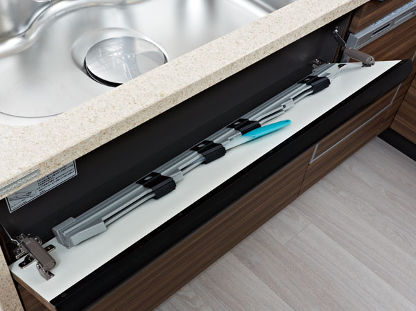 Kitchen.  [LIL pocket] And convenient kitchen knife storage utilizing the sink before the dead space.