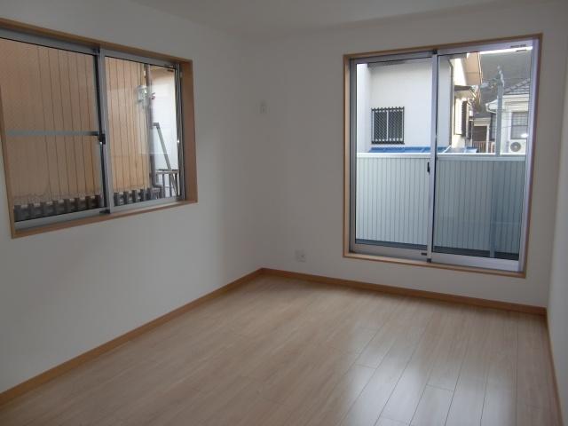 Non-living room. Ahead to Western-style of the finished properties. Please refer to Our Property.