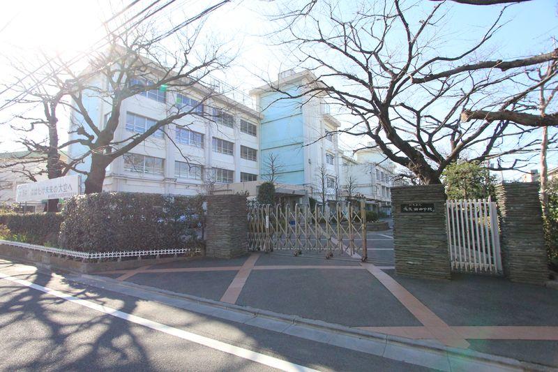 Junior high school. 908m to Nerima Oizumi West Junior High School