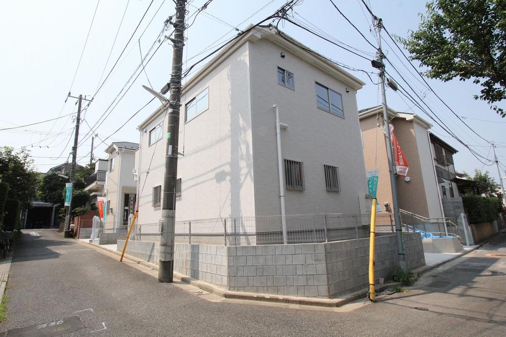 Local photos, including front road. Local (August 2013) Shooting