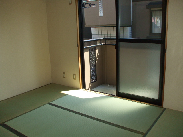 Other room space. Japanese-style room with a closet between 1