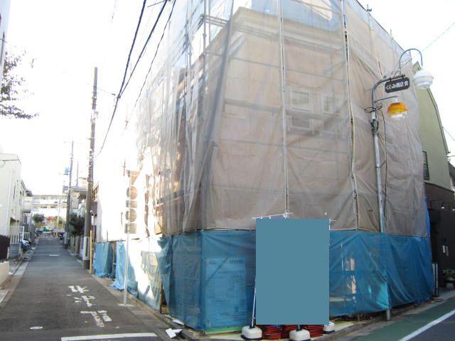 Local photos, including front road. Local (11 May 2013) Shooting