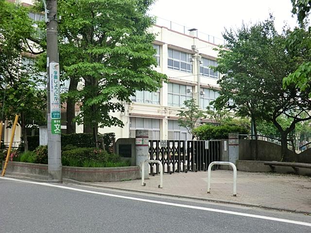 Primary school. 1300m Nerima Oizumi third elementary school to Nerima Oizumi third elementary school