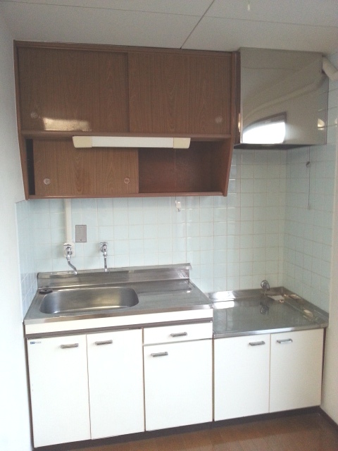 Kitchen. Two-burner gas installation Allowed