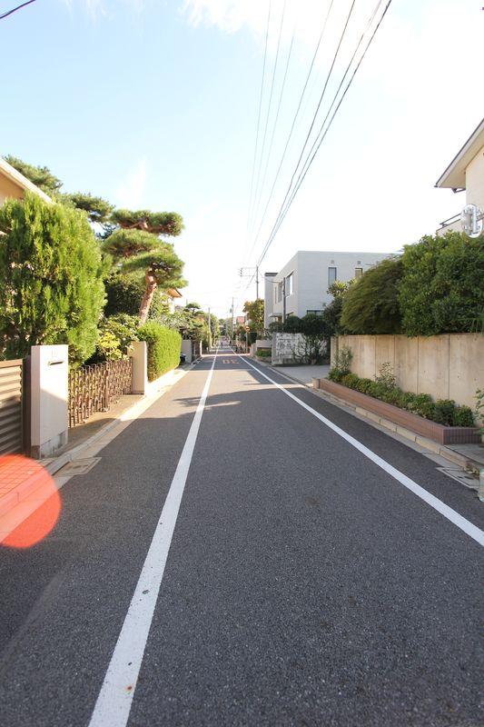 Local photos, including front road. Oizumigakuen New construction
