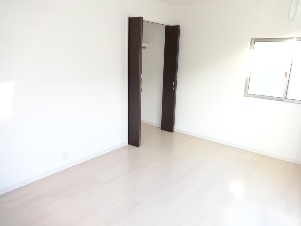 Non-living room. Indoor (12 May 2013) Shooting