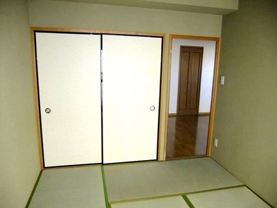 Living and room. Japanese-style room with a closet