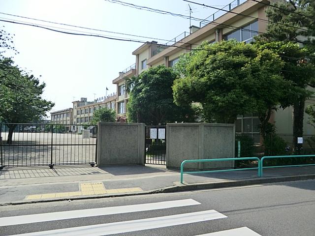 Primary school. 570m to Nerima Tatsunaka village west elementary school