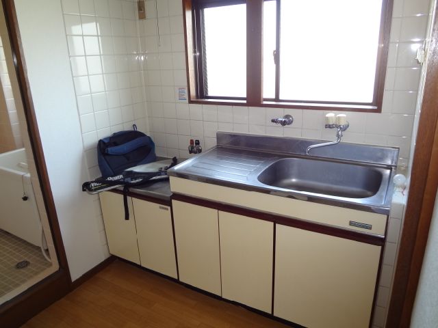 Kitchen.  ☆ Minis is "52.5% of the brokerage fee is rent." ☆