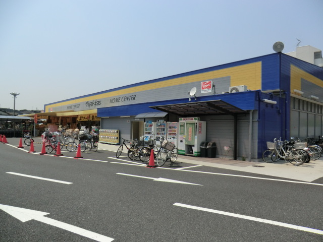 Home center. 800m to the hardware store Matsumotokiyoshi (hardware store)