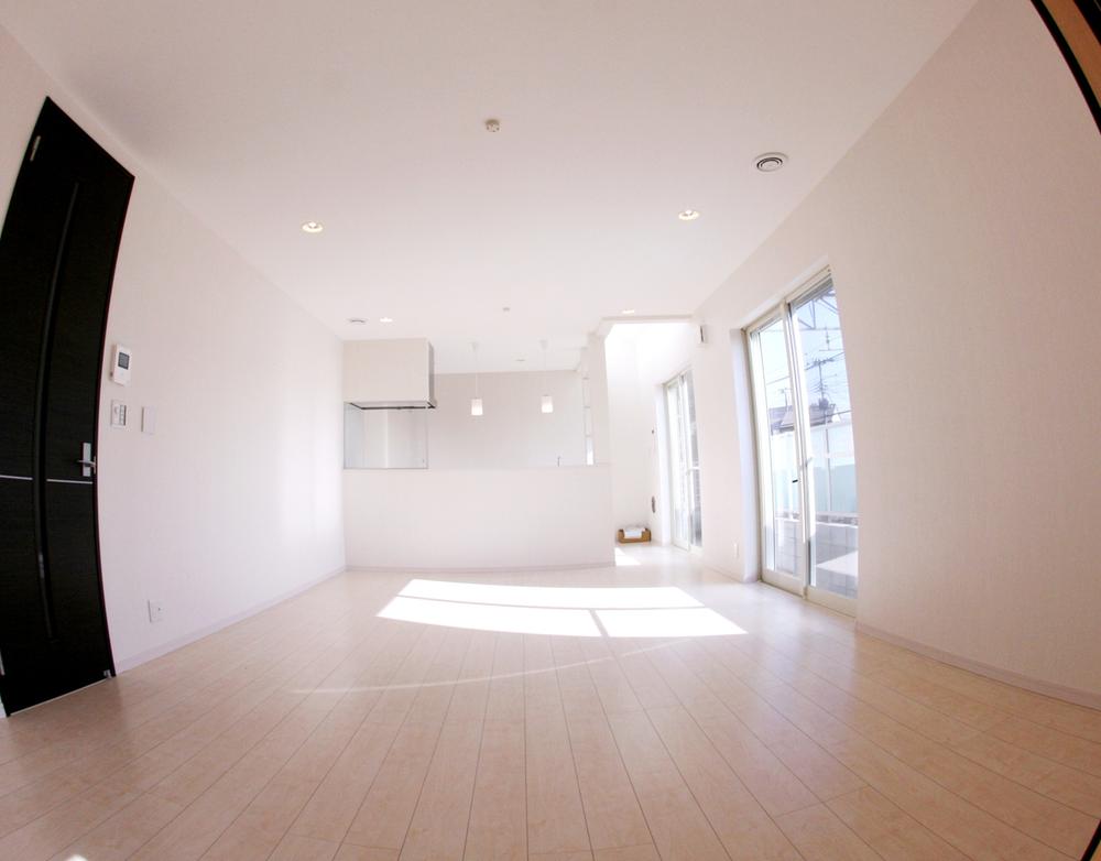 Same specifications photos (living)