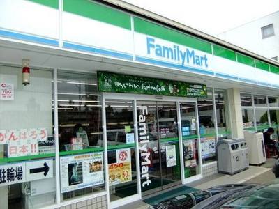 Convenience store. FamilyMart Kasuga-cho 1-chome to (convenience store) 440m