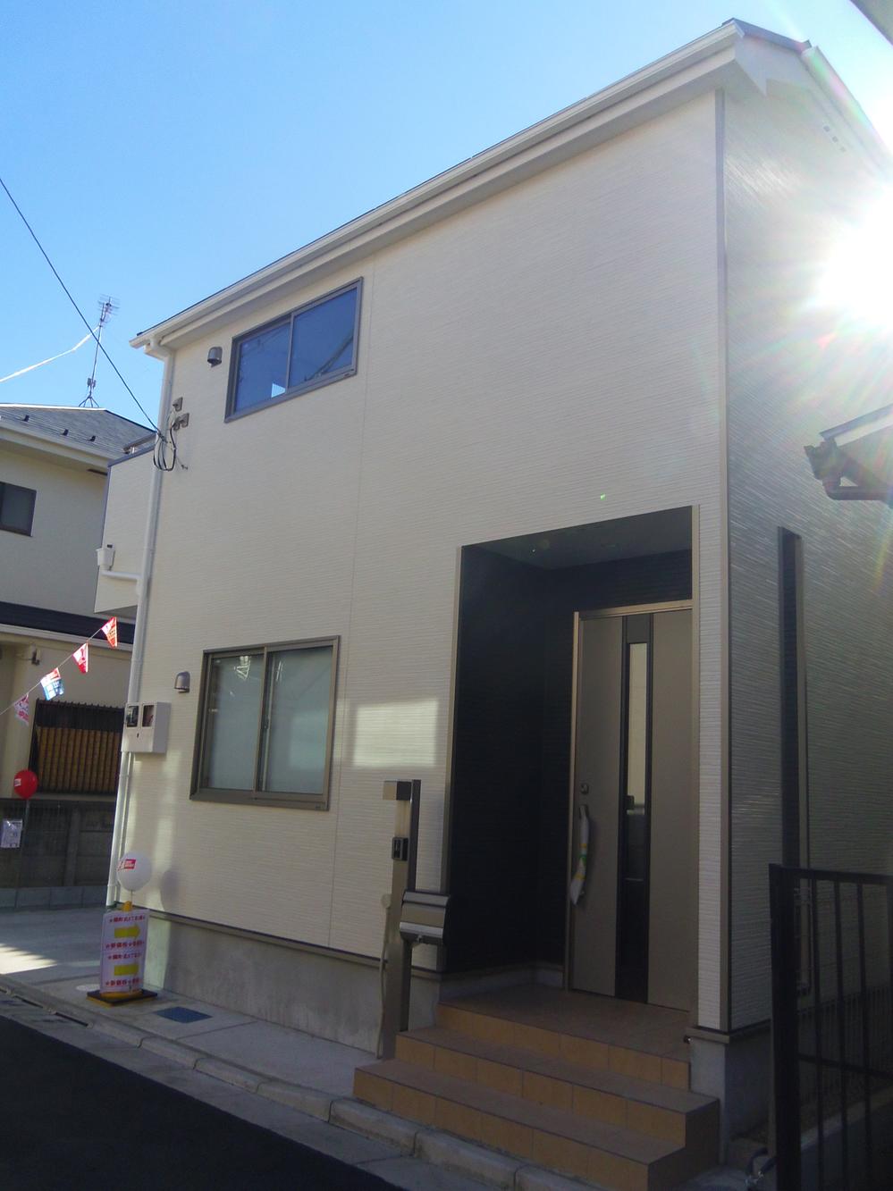 Local appearance photo. Local (12 May 2013) Shooting