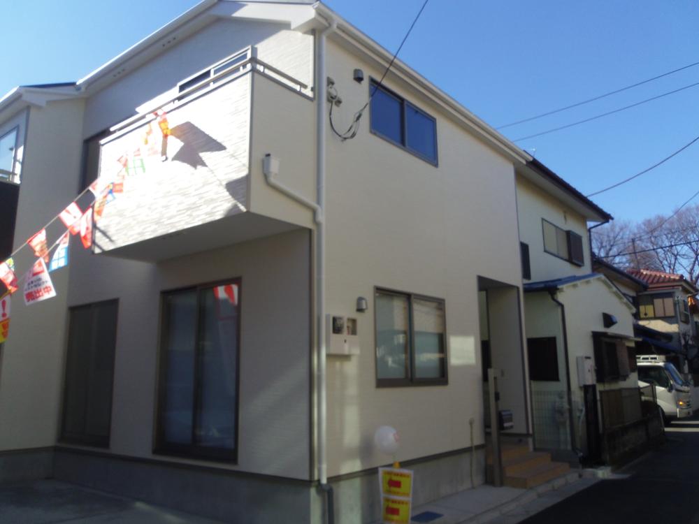 Local appearance photo. Local (12 May 2013) Shooting