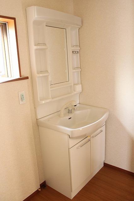 Wash basin, toilet. Indoor (10 May 2013) Shooting