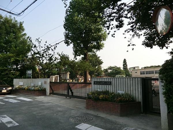 Primary school. Nakamachi until elementary school 890m