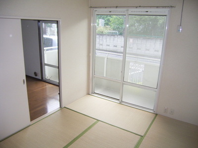 Living and room. Is a Japanese-style room. 