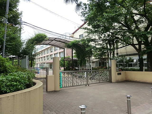 Primary school. 440m to Nerima Sekimachikita elementary school (elementary school)