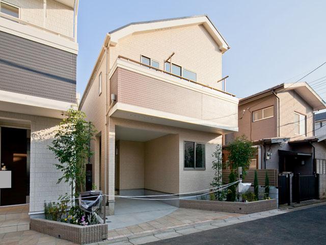 Local appearance photo. Please see ahead of us that planting of the porch is accented. Local (12 May 2013) Shooting