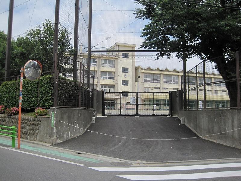 Primary school. 390m to Oizumi second elementary school