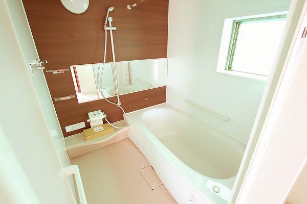 Bathroom. B Building bathroom (November 30, 2013) Shooting