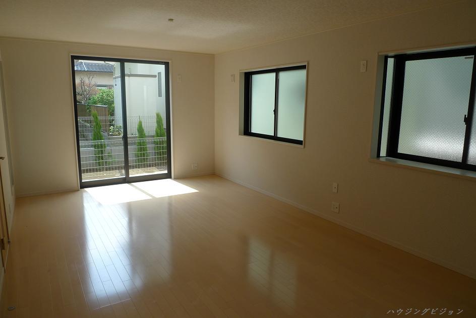 Same specifications photos (living). (Living) construction cases