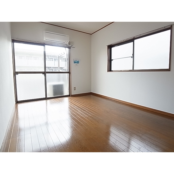 Living and room. Bay windows with a Western-style