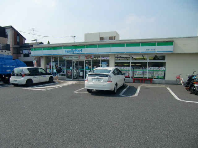 Convenience store. FamilyMart Kasuga-cho chome store up (convenience store) 238m