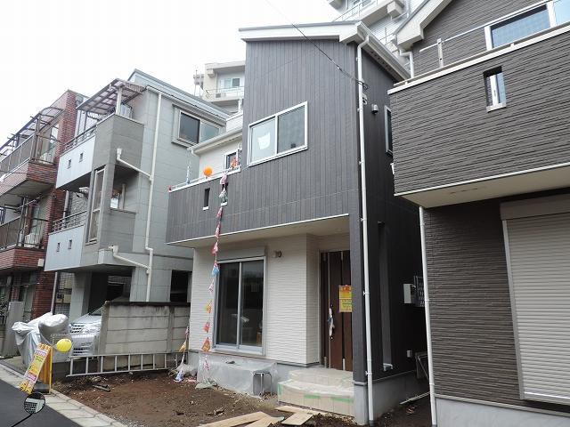 Local photos, including front road. Local (11 May 2013) Shooting