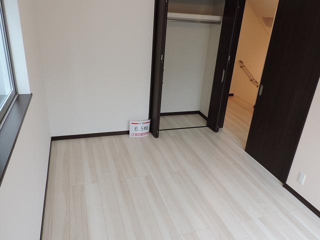 Non-living room. Indoor (11 May 2013) Shooting