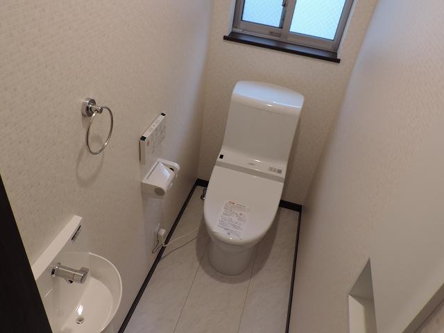 Toilet. Indoor (11 May 2013) Shooting