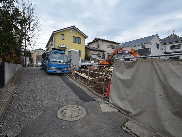 Local photos, including front road. Nerima Fujimidai 4-chome contact road situation