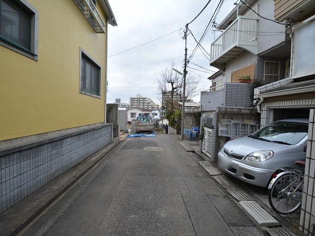 Local photos, including front road. Nerima Fujimidai 4-chome contact road situation