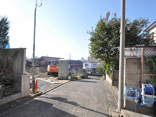 Local photos, including front road. Nerima Fujimidai 4-chome contact road situation