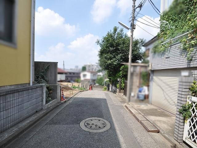 Local photos, including front road. Nerima Fujimidai 4-chome contact road situation