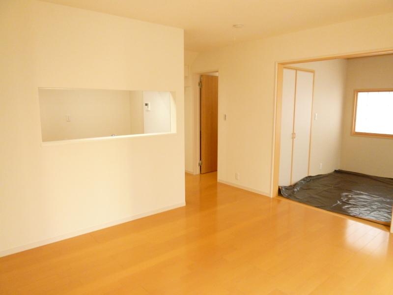 Same specifications photos (living). Seller construction cases: Living