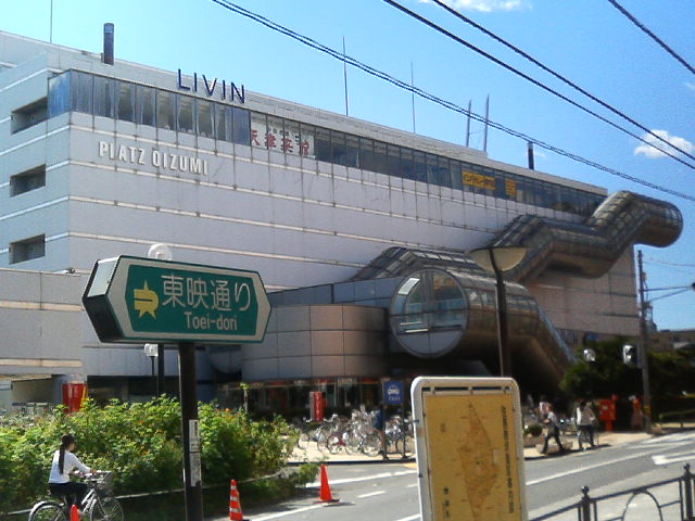 Shopping centre. LIVIN until OZ (shopping center) 450m