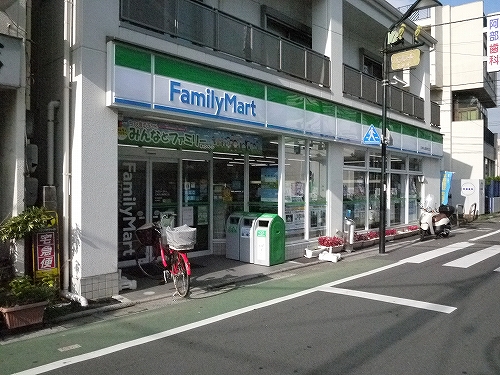 Convenience store. FamilyMart Shakujii Chome store up (convenience store) 289m