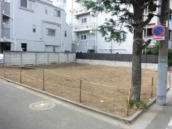 Local photos, including front road. Local (July 2013) Shooting