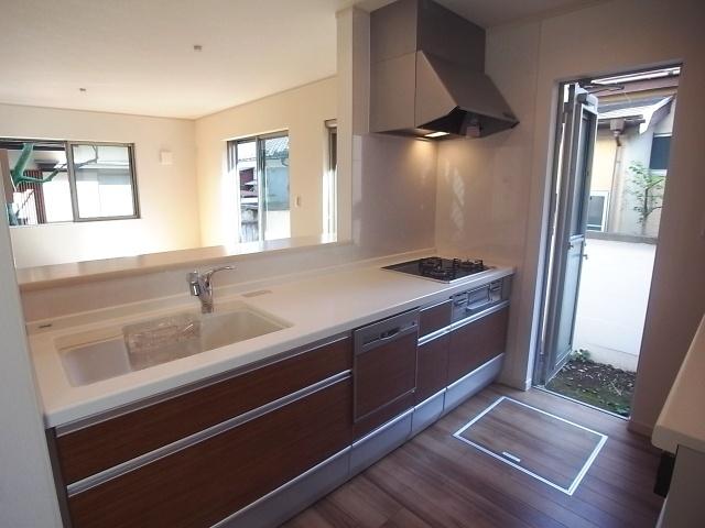 Same specifications photo (kitchen). Kitchen construction cases