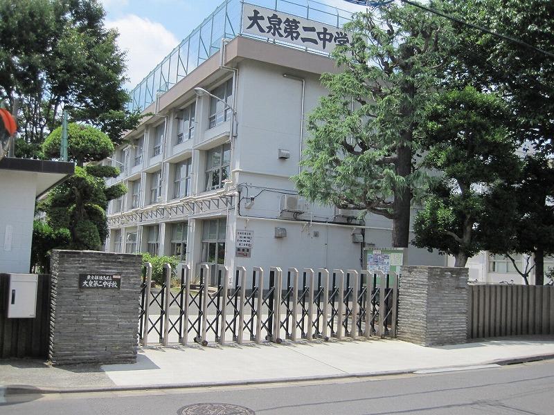 Junior high school. 730m to Nerima Oizumi second junior high school