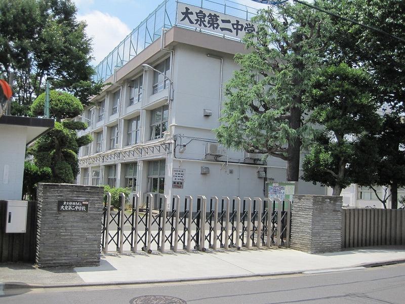 Junior high school. 1000m to Oizumi second junior high school