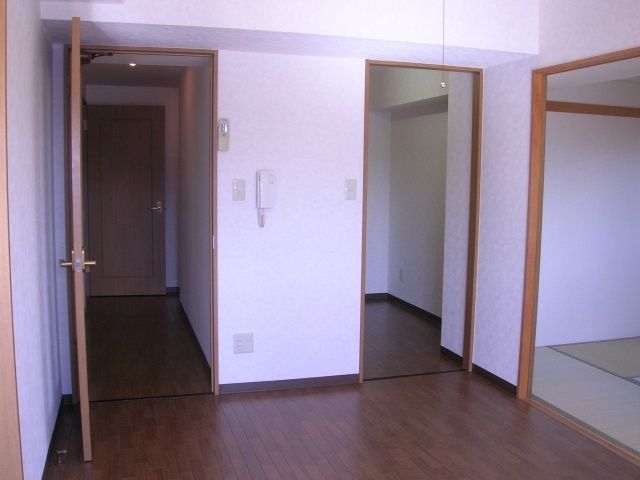 Living and room. LDK ・ Japanese-style room together 16.6 Pledge