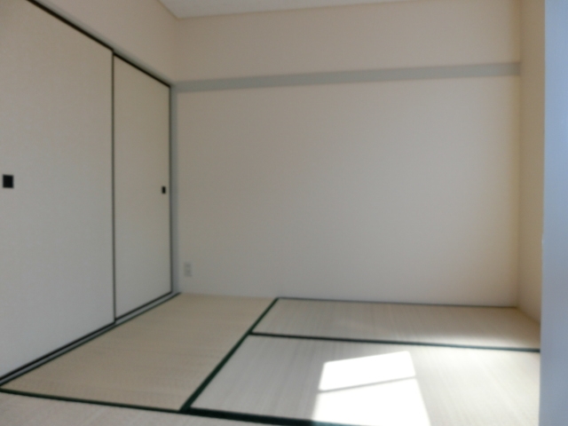 Living and room. Good per sun Japanese-style room