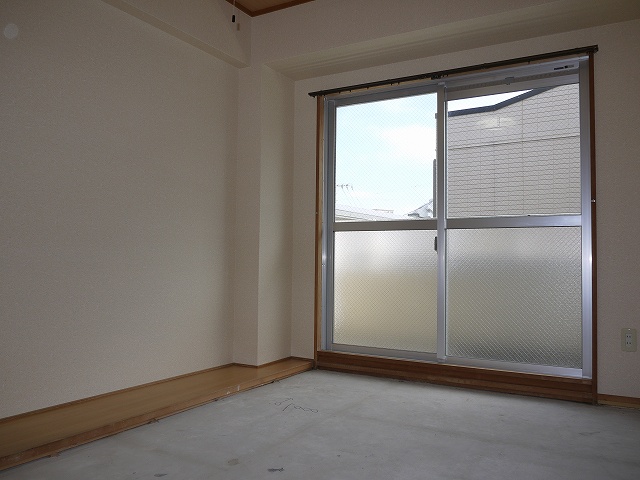 Living and room. ※ Tatami re-covering before