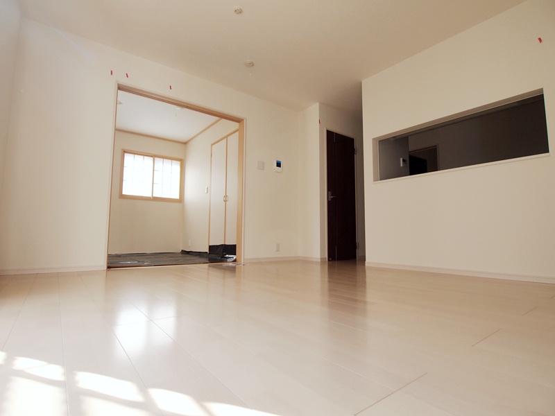 Same specifications photos (living). - Per under construction [Same specifications Photos] It will be -