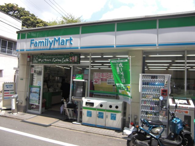 Convenience store. 30m to Family Mart (convenience store)