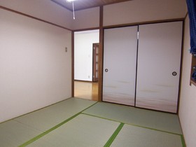 Living and room. Japanese-style room: separate room reference photograph