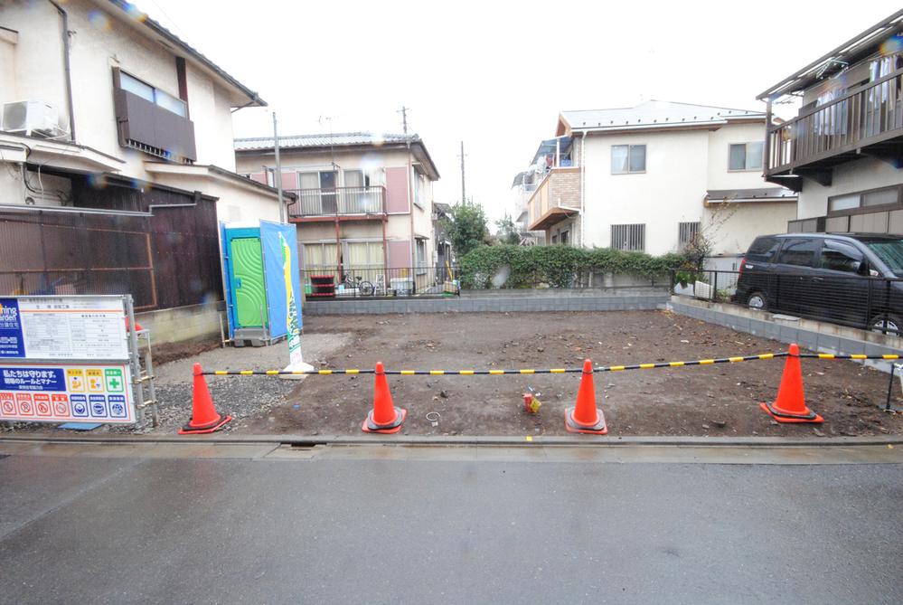 Local appearance photo. Local (12 May 2013) Shooting