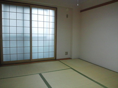 Living and room. Inner sash installation of shoji-style in the Japanese-style room